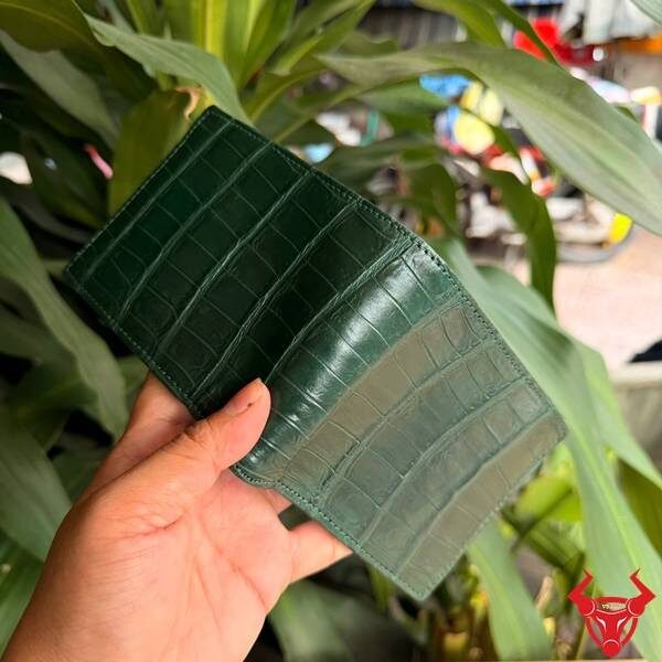 Ví nam da bụng cá sấu 2 mặt xanh lục cao cấp.