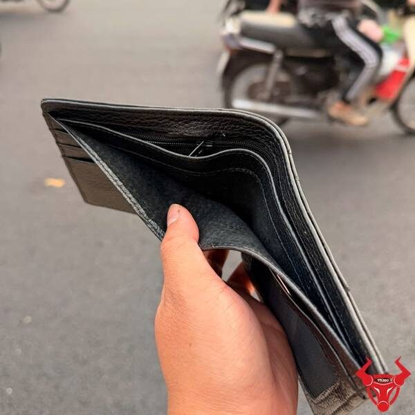 Ví nam da bụng đà điểu phong cách lịch lãm.