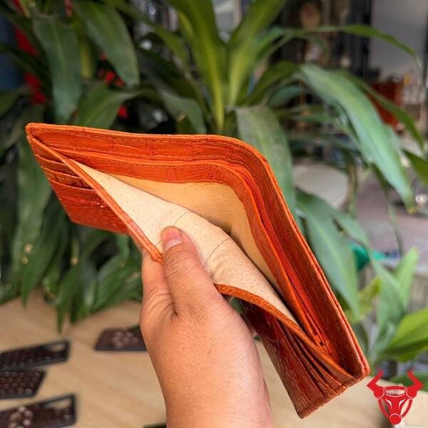 Ví ngang da cá sấu gai lưng 2 mặt màu vàng cam.