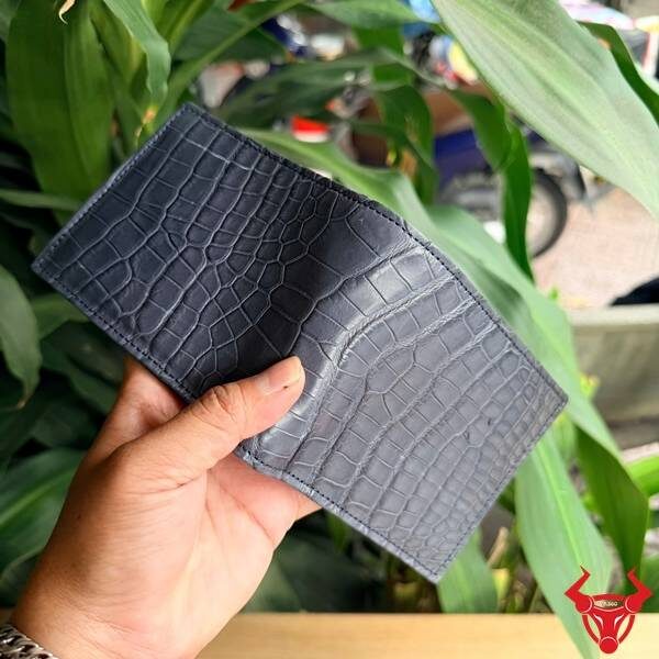 Ví Da Cá Sấu Thái Lan Màu Xanh Nhạt Sang Trọng Ví da cá sấu Thái Lan VBA8-TL sang trọng.