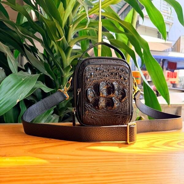 Túi xách nam da cá sấu gù siêu to nổi bật