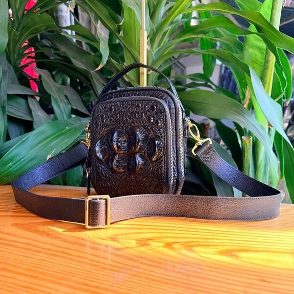 Túi đeo chéo nam da cá sấu gù phong cách đẳng cấp