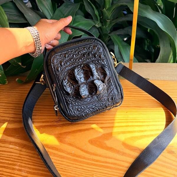 Túi xách nam da cá sấu gù độc đáo