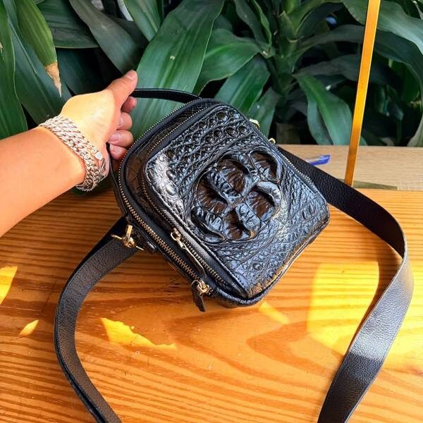 Túi da cá sấu gù phong cách nam tính