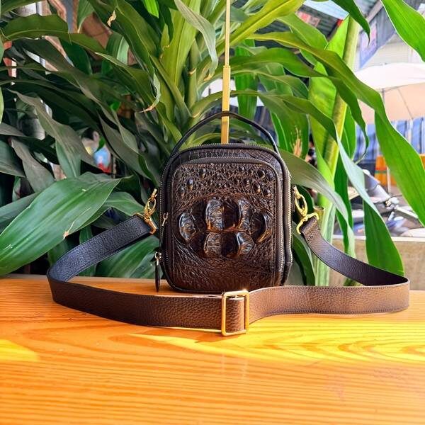 Túi da cá sấu gù tự nhiên phong cách mạnh mẽ