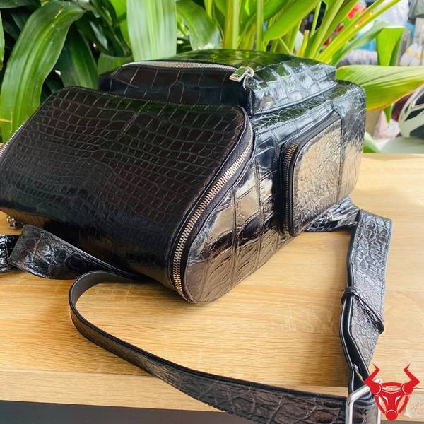 Balo da cá sấu trơn DLA8 màu đen phong cách lịch lãm.