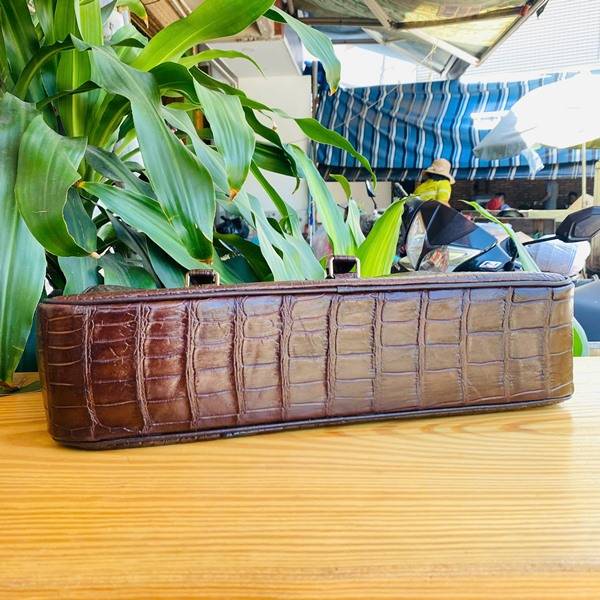 Cặp Xách Da Bụng Cá Sấu CSA8 Tiện Dụng Và Đẳng Cấp Cặp xách da bụng cá sấu CSA8 màu nâu đất sang trọng cho doanh nhân.