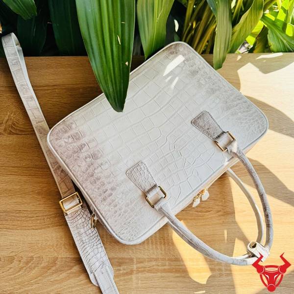 Cặp Xách Da Bụng Cá Sấu CSA8 Tiện Dụng Và Đẳng Cấp Cặp xách nam da bụng cá sấu CSA8 màu bạch tạng nhiều ngăn chứa.
