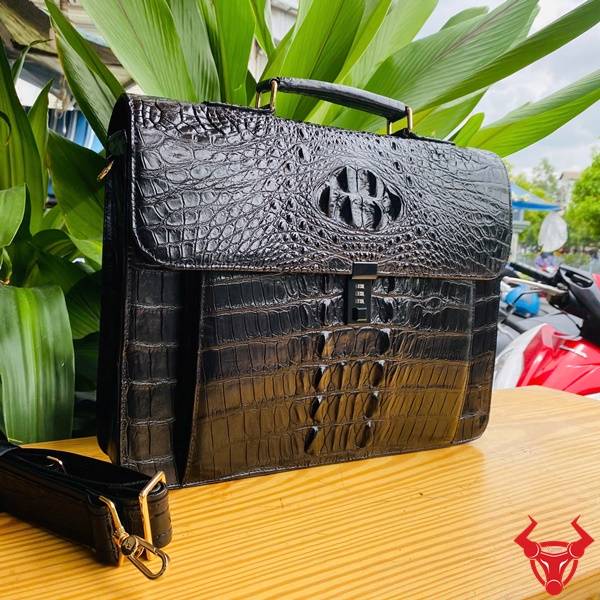 Cặp Xách Da Cá Sấu Gù CNBA4 Cao Cấp Cặp xách da cá sấu gù CNBA4 màu đen phong cách doanh nhân.