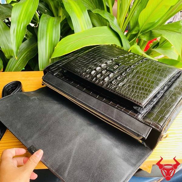 Cặp Xách Da Cá Sấu Màu Đen Phong Thái Doanh Nhân Cặp xách nam da cá sấu gù CNBA4 dành cho công việc.