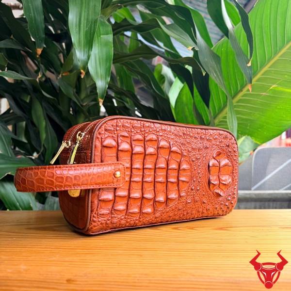 Clutch hộp da gù lưng cá sấu CGA4 màu nâu đỏ dành cho doanh nhân.