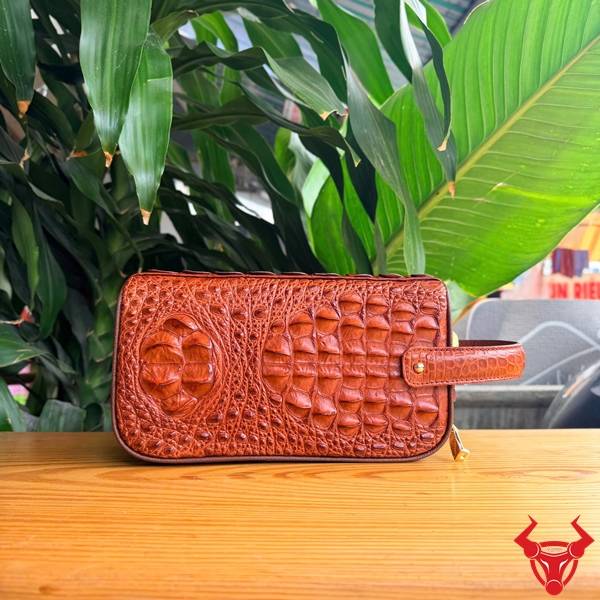 Túi clutch da gù lưng cá sấu CGA4 màu nâu đỏ dành cho quý ông.