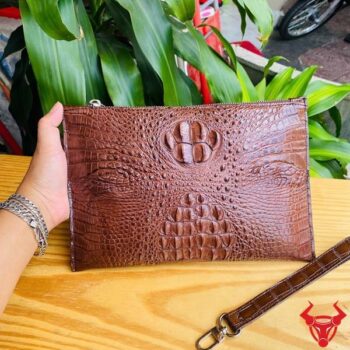 Clutch Cầm Tay Da Cá Sấu Gù CBCA4 Màu Nâu Đất