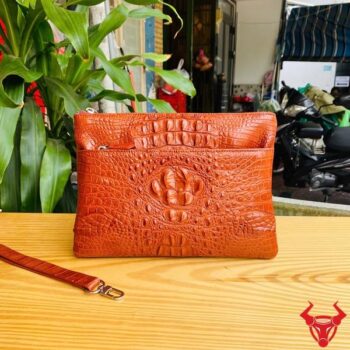 Clutch Cầm Tay Nhiều Ngăn Da Cá Sấu Màu Nâu Đỏ CBDA4