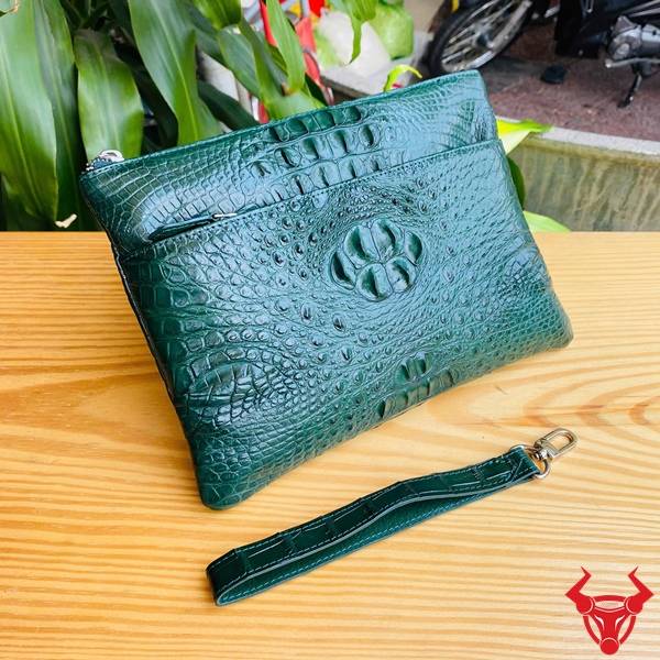 Clutch Nam Da Gù Cá Sấu Nhiều Ngăn CBDA4 Đẳng Cấp Clutch cầm tay da gù cá sấu CBDA4 màu xanh lá nhiều ngăn tiện dụng.