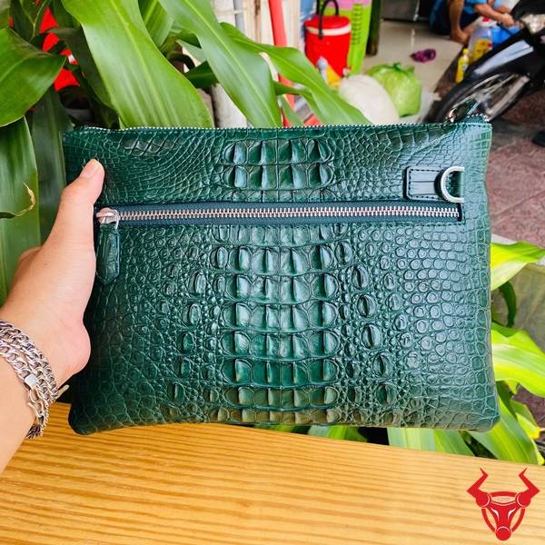 Clutch Cầm Tay Da Gù Cá Sấu CBDA4 Thiết Kế Nhiều Ngăn Cao Cấp Clutch da gù cá sấu nhiều ngăn CBDA4 màu xanh lá cao cấp cho nam.