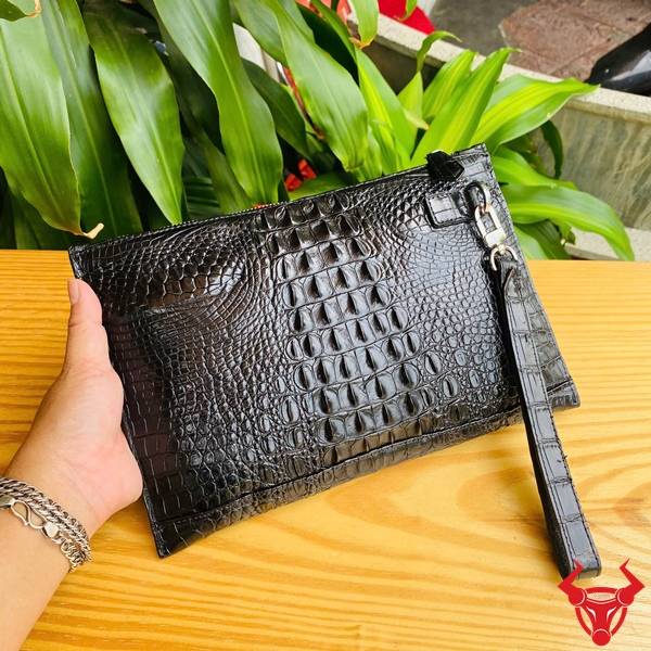 Túi clutch da gù cá sấu CBCA4 màu đen lịch lãm dành cho doanh nhân.