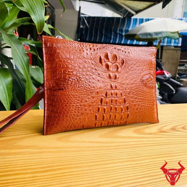 Clutch Da Cá Sấu Gù CBCA4 Màu Nâu Đỏ Sang Trọng Chính Hãng Túi clutch da gù cá sấu CBCA4 màu nâu đỏ lịch lãm dành cho doanh nhân.