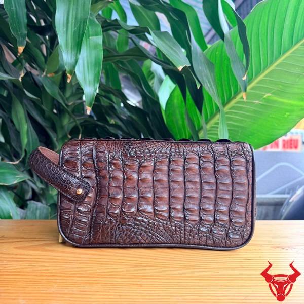 Clutch Xách Tay Da Cá Sấu Gù Lưng Màu Nâu Đất Cao Cấp Clutch hộp da gù lưng cá sấu CGA8 màu nâu đất dành cho doanh nhân.