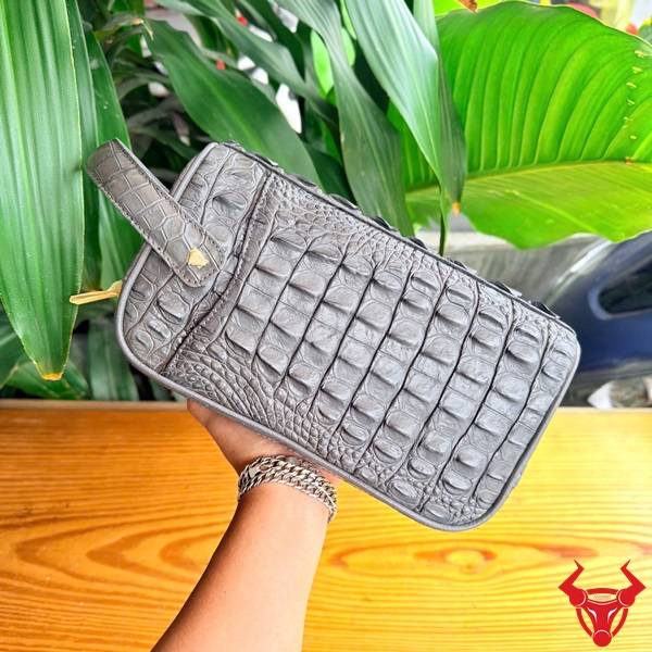 Clutch da gù lưng cá sấu CGA4 màu xám nhiều không gian lưu trữ.