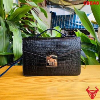 Clutch Xách Tay Nam Da Bụng Cá Sấu CBEA8 Màu Đen Sang Trọng