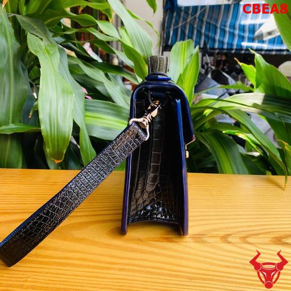 Clutch da bụng cá sấu CBEA8 màu đen phong cách doanh nhân.