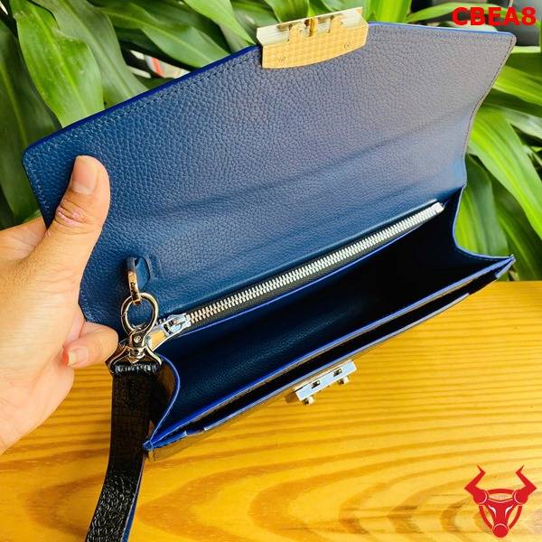 Clutch xách tay nam da bụng cá sấu CBEA8 màu đen bền đẹp.