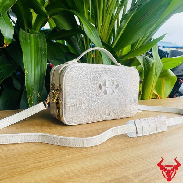 Túi clutch da gù cá sấu bạch tạng CJA4 phong cách cao cấp.