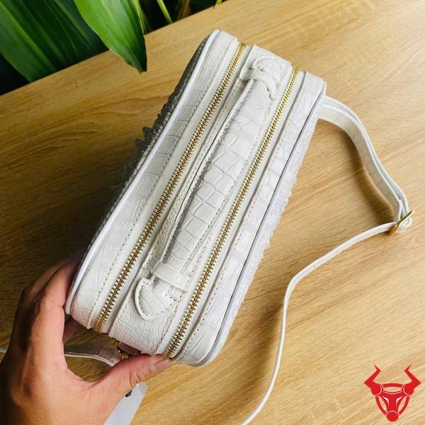 Túi clutch da gù cá sấu bạch tạng CJA4 thiết kế tinh tế.