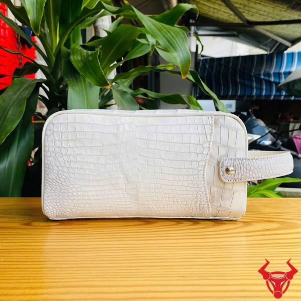 Túi clutch da bụng cá sấu CGA8 màu bạch tạng dành cho doanh nhân với hai ngăn khóa kéo.