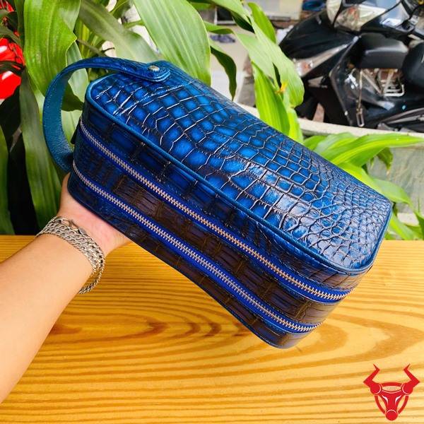 Clutch Da Bụng Cá Sấu CGA8 Màu Xanh Patina Thời Trang Cao Cấp Túi clutch hộp da bụng cá sấu CGA8 màu xanh Patina thời trang cao cấp.
