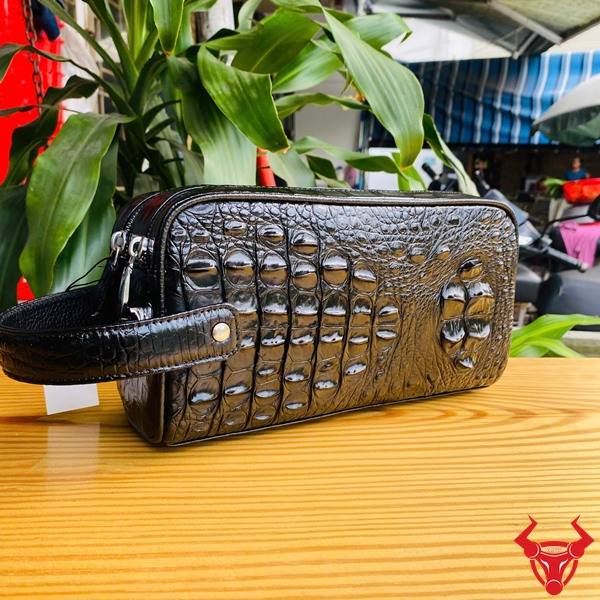 Túi Clutch Hộp Da Cá Sấu Gù Lưng Màu Đen Thời Trang Clutch da gù lưng cá sấu CGA4 màu đen với đường gù tự nhiên nổi bật.