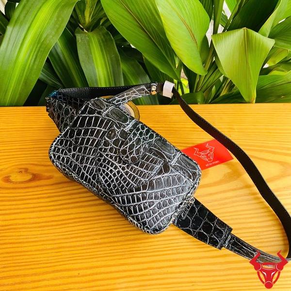 Túi đeo bụng da cá sấu TTL06 màu đen trắng bền bỉ.