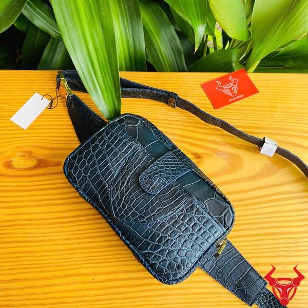 Túi đeo bụng da cá sấu TTL06 phong cách hiện đại màu xanh Navy.