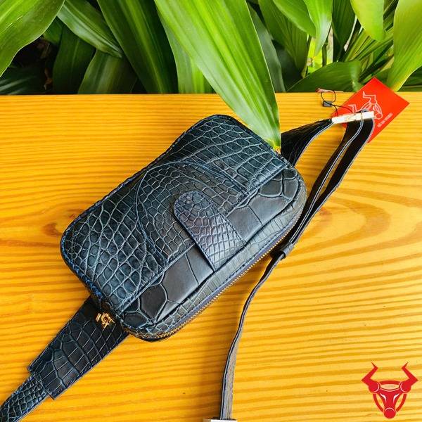 Túi đeo bụng da cá sấu TTL06 màu xanh Navy bền bỉ.