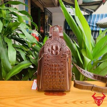 Túi Đeo Trước Ngực Nam Da Cá Sấu Gù TTL05 Màu Nâu Đất