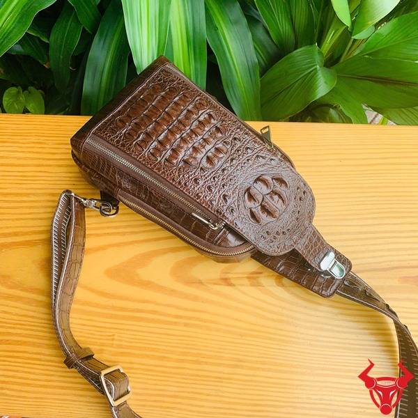 Túi đeo trước ngực nam da cá sấu gù TTL05 phong cách lịch lãm.