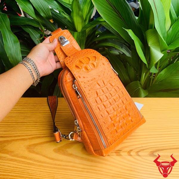 Túi đeo trước ngực nam da cá sấu gù TTL05 nhiều ngăn.