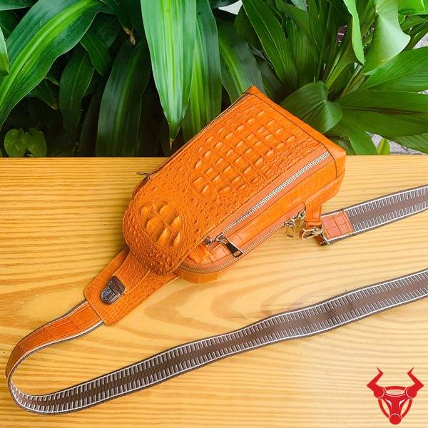 Túi đeo trước ngực da cá sấu gù TTL05 màu vàng cam cao cấp.