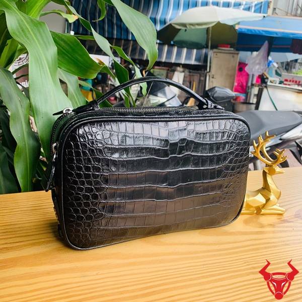 Túi clutch nam da bụng cá sấu CJA8 màu đen thiết kế lịch lãm và cao cấp.