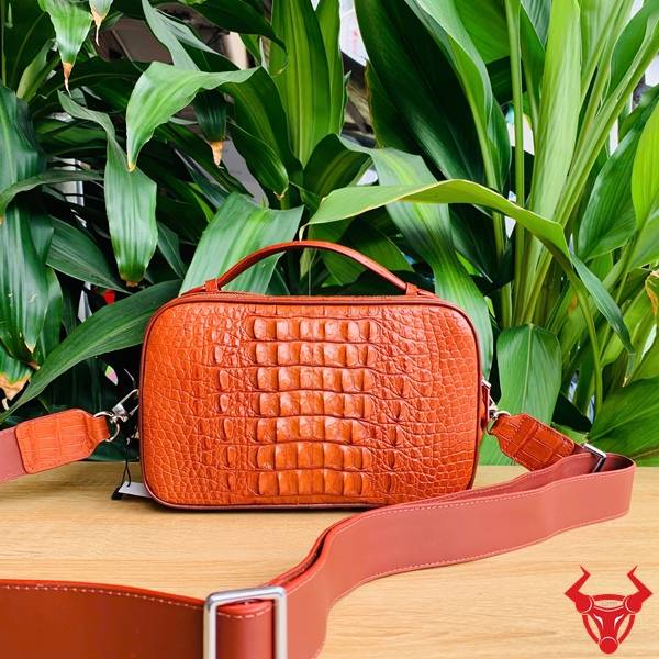 Túi xách tay clutch da gù cá sấu CJA4 màu nâu đỏ cao cấp dành cho nam.