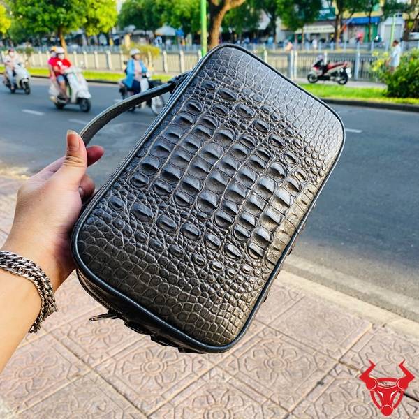 Túi clutch nam da gù cá sấu CJA4 màu xám lịch lãm dành cho doanh nhân.