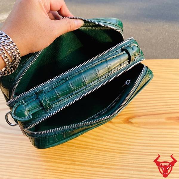 Túi Clutch Golf da gù cá sấu CJA4 màu xanh lá sang trọng dành cho doanh nhân.