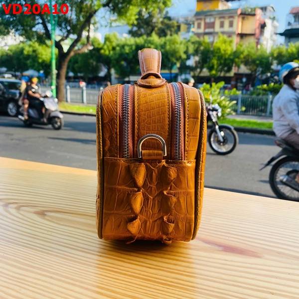 Túi xách tay clutch da gù cá sấu CJA4 màu vàng bò sang trọng dành cho nam.