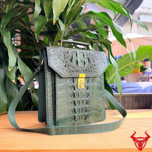 Cặp Xách Da Cá Sấu Gù CTA4 Form Đứng Đẳng Cấp Cặp xách form đứng da cá sấu gù CTA4 màu xanh lá.