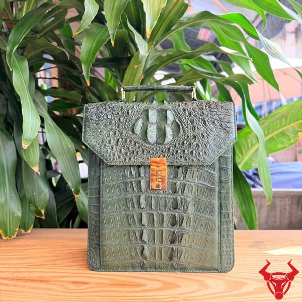 Cặp Xách Đeo Form Đứng Da Cá Sấu Gù CTA4 Màu Xanh Lá Cao Cấp Cặp xách đeo form đứng da cá sấu gù CTA4 màu xanh lá cao cấp.