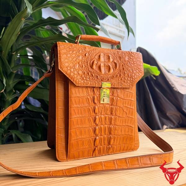 Cặp xách form đứng da cá sấu gù CTA4 màu vàng cam.