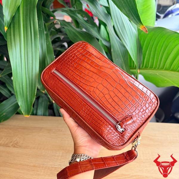 Túi Clutch Da Bụng Cá Sấu CBFA8 Chế Tác Tinh Xảo Túi clutch nam da bụng cá sấu CBFA8 thủ công cao cấp.
