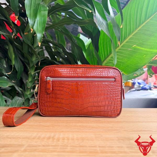 Túi Clutch Cầm Tay Nam Da Bụng Cá Sấu CBFA8 Màu Đỏ Cao Cấp Túi clutch cầm tay nam da bụng cá sấu CBFA8 màu đỏ cao cấp.