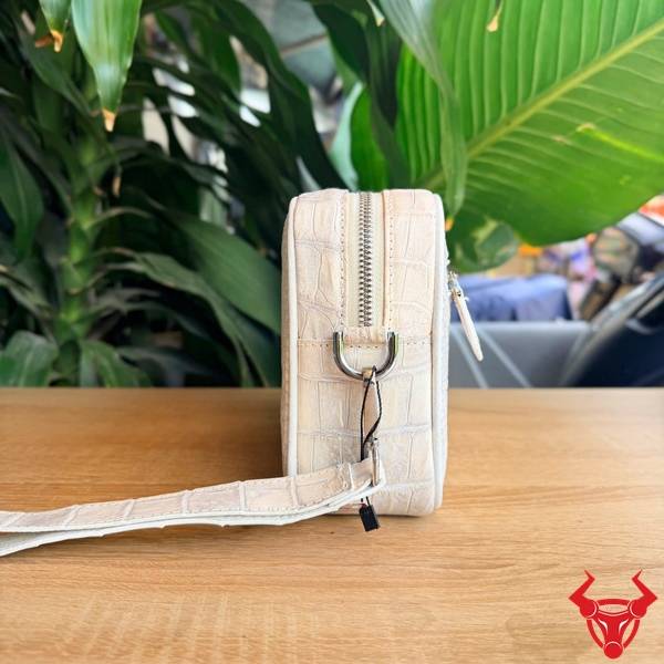 Túi clutch nam da bụng cá sấu CBFA8 hoàn thiện tinh xảo.